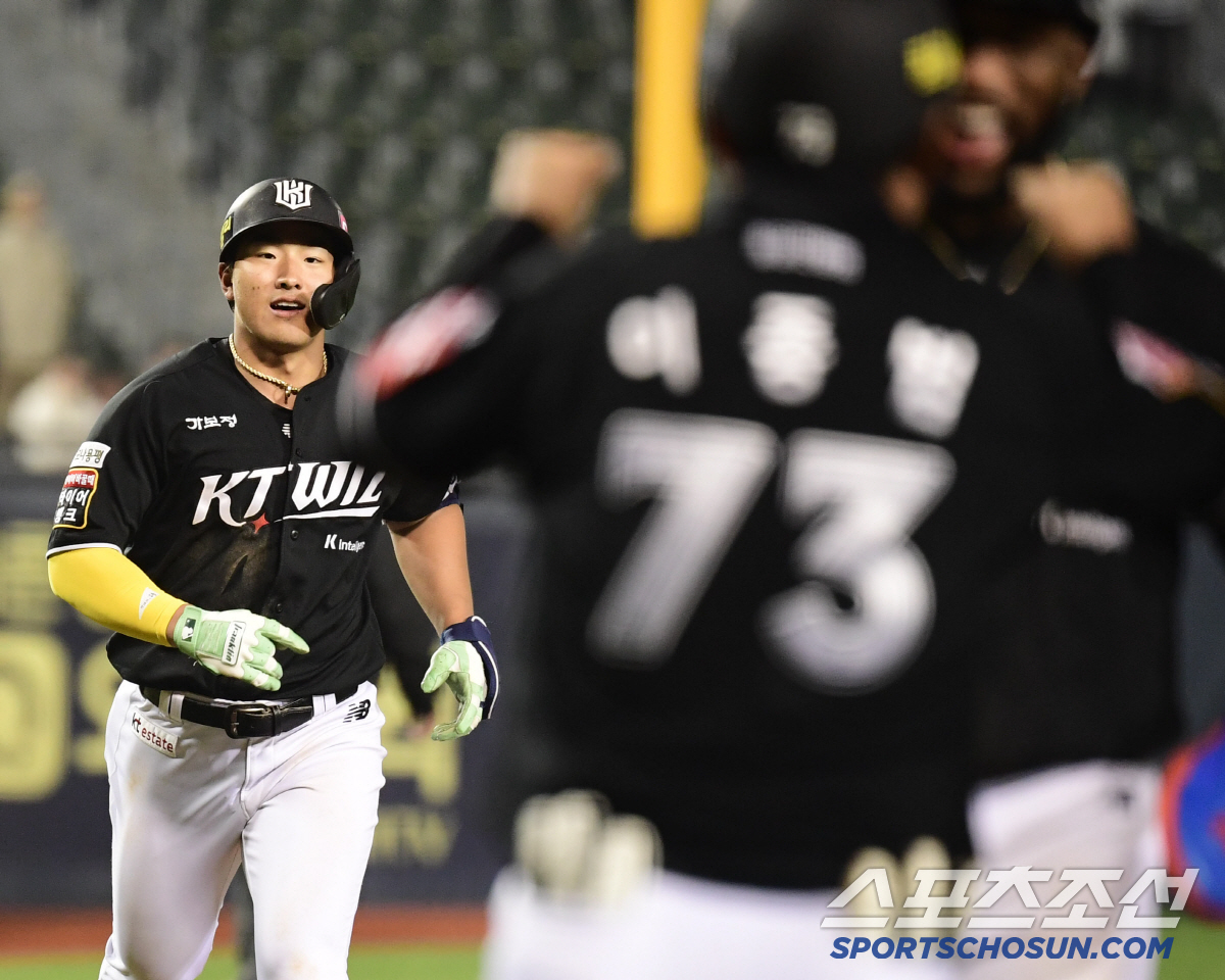 직직직직직직직직직 쾅! → 1승 날린 '올 직구' 볼배합 미스터리. 어떤…