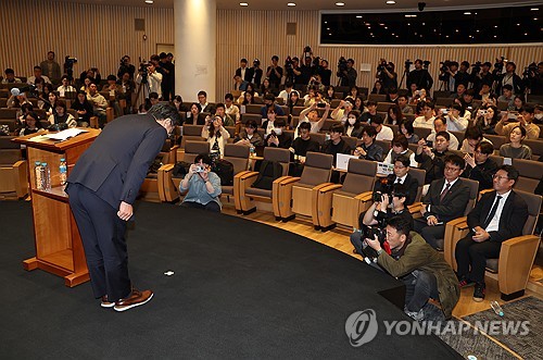 [속보] SKT "판매점 가입 중단은 어렵다…대리점보다 더 소상공인"