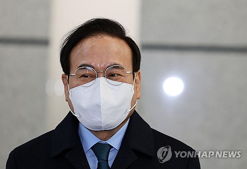경찰, '뇌물수수 의혹' 서거석 전북교육감 소환 조사