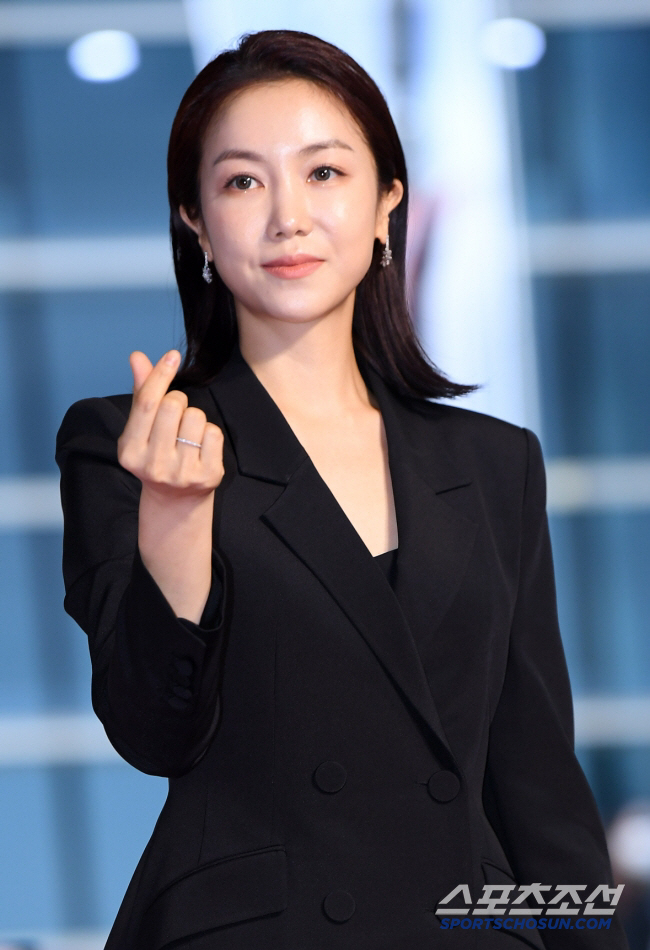 김옥빈 "눈이 안보여"…'정글밥' 촬영 중단 사태→응급 병원行