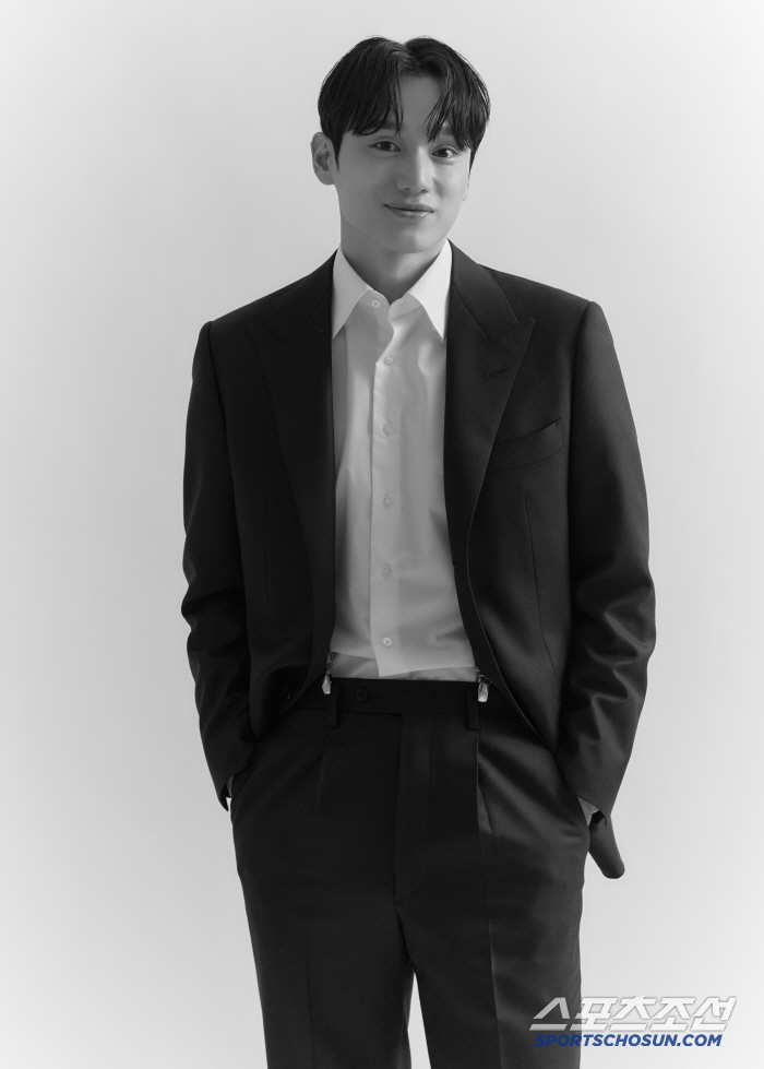 '원조 꽃미남 배영 에이스'박선관,'2년 열애'사진작가와 3일 웨딩마치 …