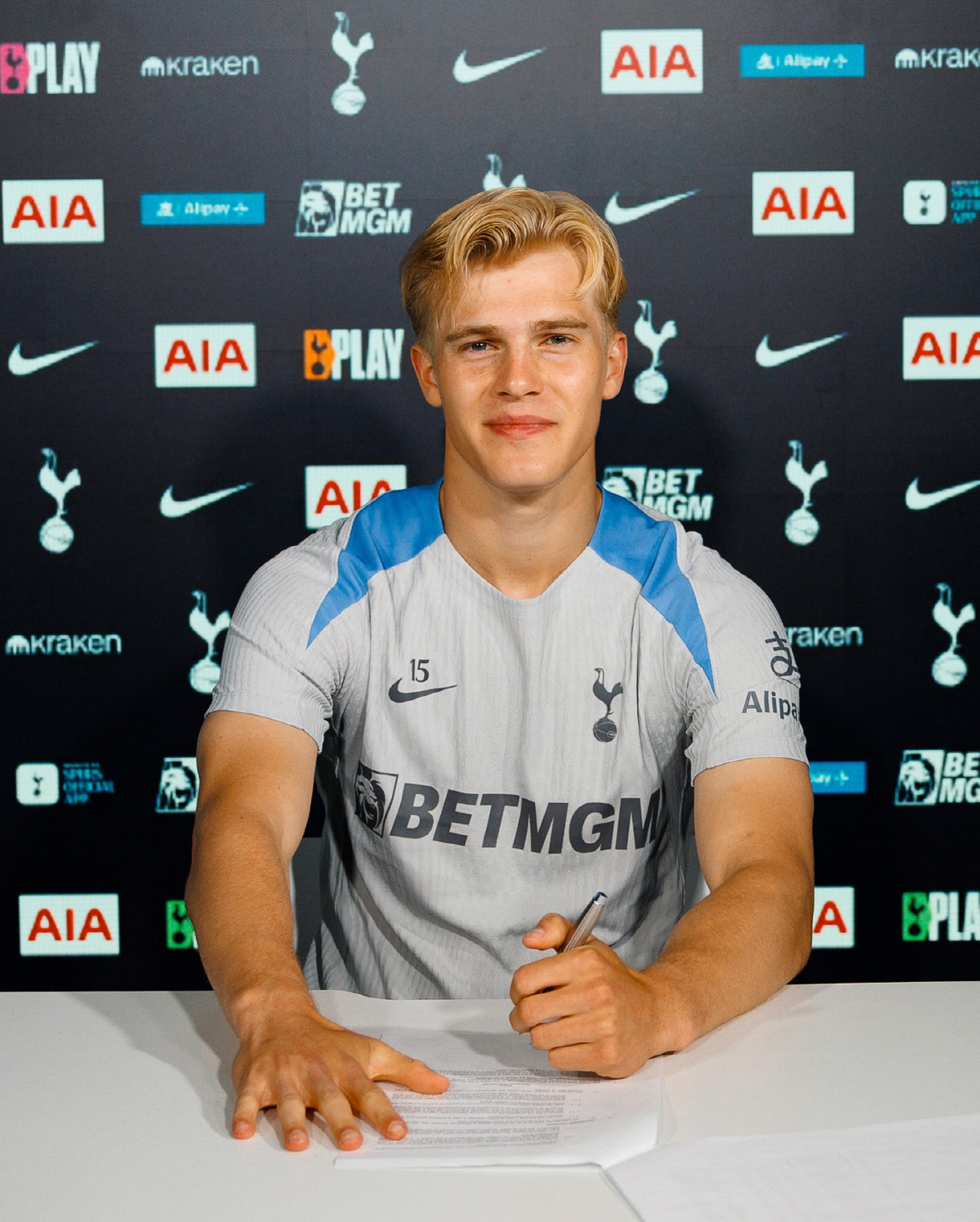 청천벽력! "재계약→R.마드리드 러브콜" '목발 포착' 베리발의 눈물…매…