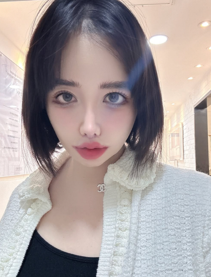 박봄, 아이라인 지우고 확 바뀐 분위기..청순+수수美 폭발