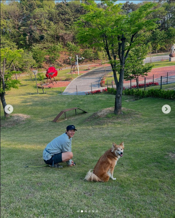 '♥9살 연하' 이기우, 비공개 아내와 나란히…"끝까지 비공개"