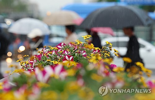 어린이날 연휴 시작하는 주말, 오후까지 전국 대부분 비
