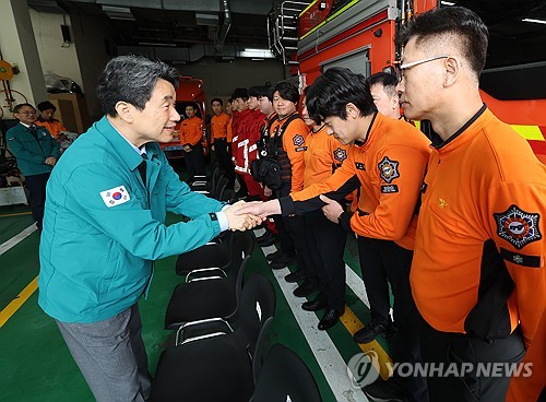 이주호 권한대행, 어린이날 연휴 대비 치안·소방현장 점검