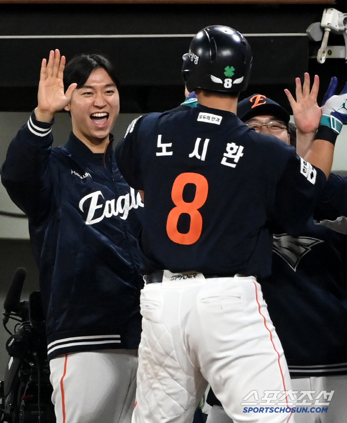 '다시 봐도 짜릿' 노시환 연장 결승포, 속 시원한 빠던에 한화 더그아웃…