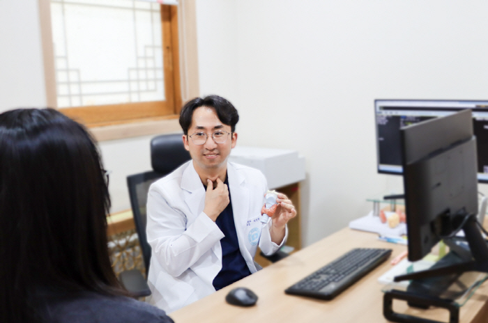 갑상선 '출혈성 낭종', 이물감에 목소리 변화…재발률 높고 암 신호일 수…