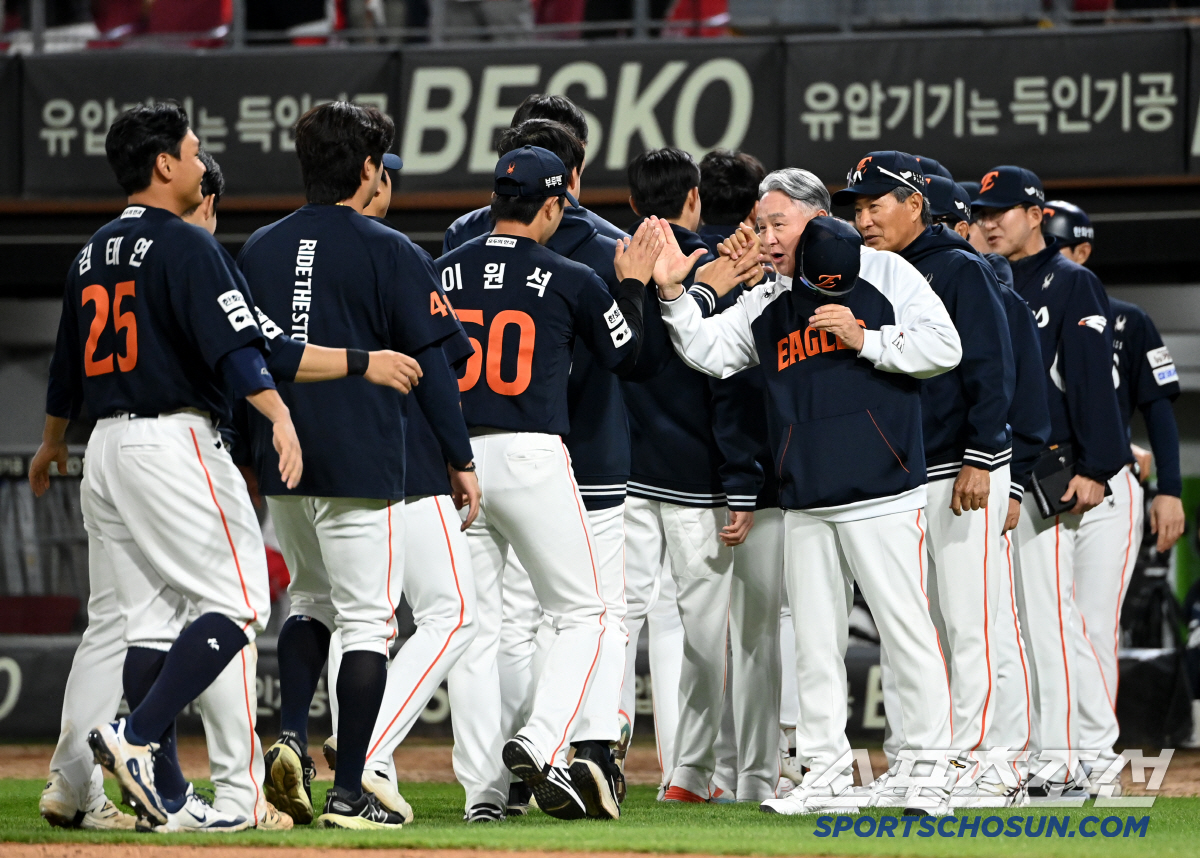 "솔직히 감독이 경기를 못 풀었다" 그런데 이겼다, 한화가 강해진 진짜 …