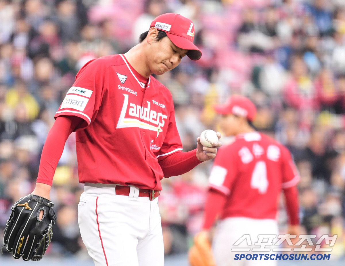 실책 이후 쾅쾅쾅! 왕년의 김광현이 아니다.. '0자책 패전'의 그림자 …