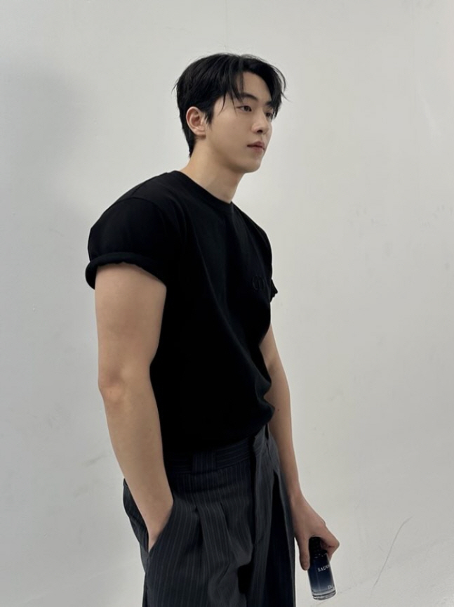 “이게 전역자의 아우라”…남주혁, 화보 비하인드 속 물오른 비주얼 화제