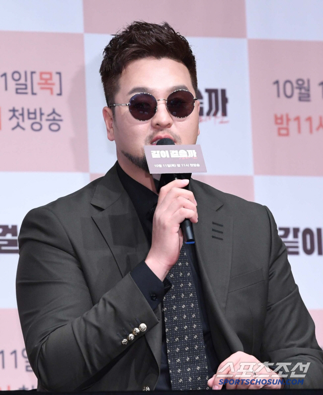 김태우, 어린이날 맞아 보육원 아이들에 수제버거 파티 선물…따뜻한 나눔 …