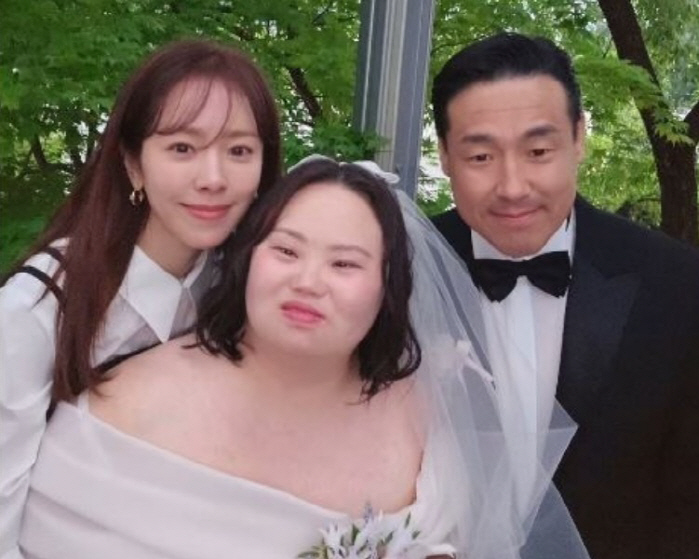 “사랑 가득했던 날” 한지민, '우리들의 블루스' 정은혜 결혼식 참석