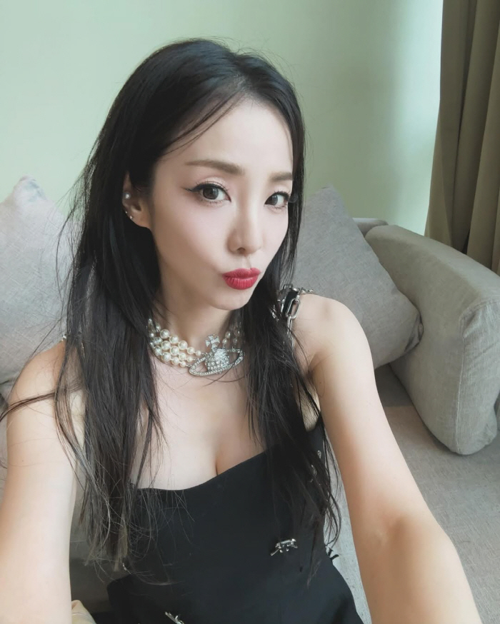 산다라박, 42kg 맞나?...반전의 '글래머 몸매+섹시미' 자랑