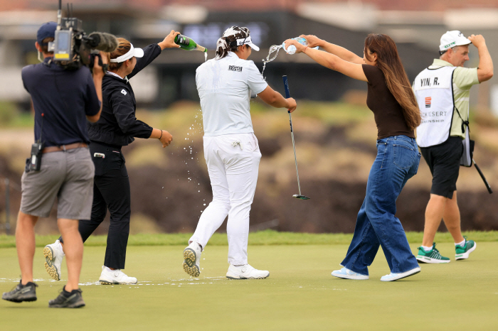 "너 자신에 집중하라" '사흘연속 이글쇼' 유해란, LPGA 세번째 우승…