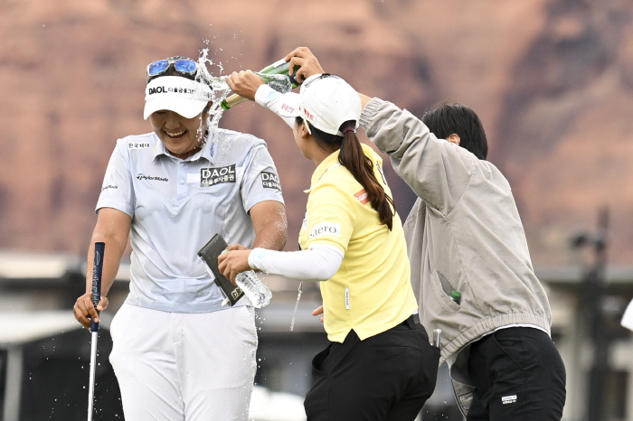 "너 자신에 집중하라" '사흘연속 이글쇼' 유해란, LPGA 세번째 우승…