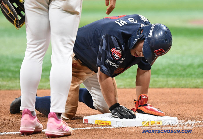 또 손가락 부상? 황성빈, 통증으로 2회 교체 "즉시 병원 검진 예정"……