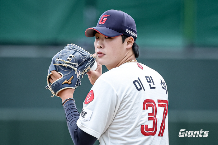 '볼넷→볼넷→홈런' 최악의 출발 → 절반의 성공?…154㎞ 괴물의 1군 …