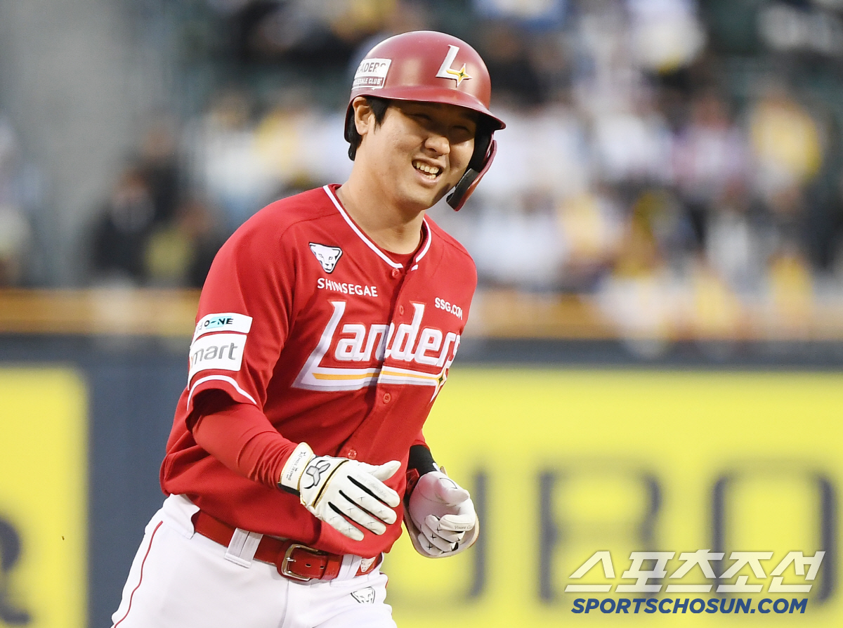 90구+8이닝 1실점 완벽투! 부산 어린이 울린 '인천 찬호'…'최정 4…