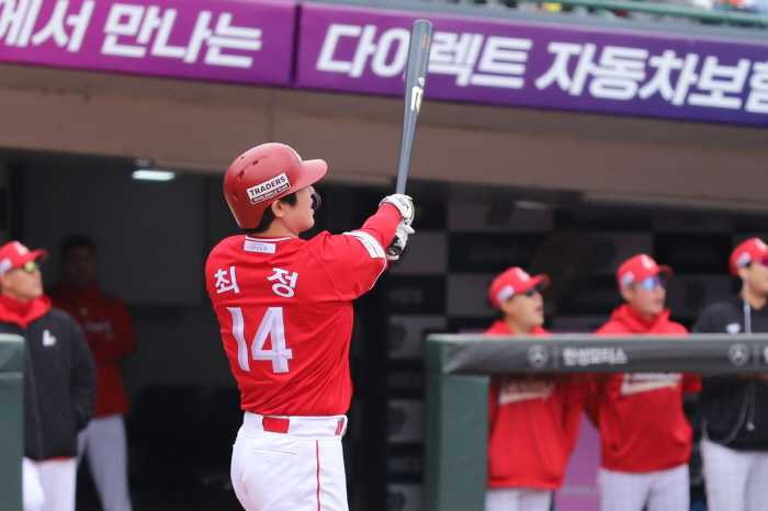 155㎞ 던졌는데 "100% 아냐" 너털웃음 → 전직 ML리거의 위엄 "…
