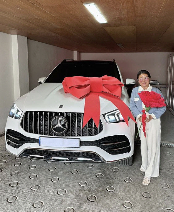 송가인, 부모님께 외제차 선물하더니..SUV 또 플렉스 "국산이 최고"[종합]