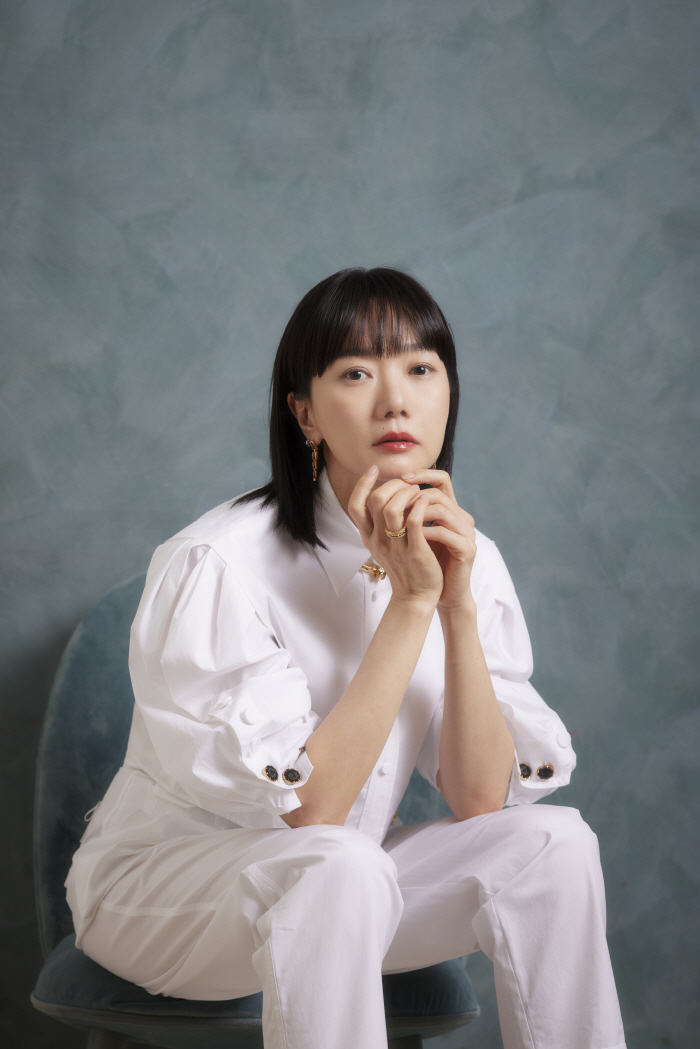 [SC인터뷰] "벌써 세 번째"…'바이러스' 배두나, 손석구와 '열애설 …