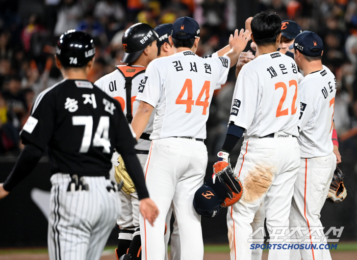 LG 질주를 막아섰다! 혼돈에 빠진 1위 싸움…한화가 뒤집어 놓으셨다