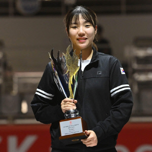펜싱 전하영, 여자 사브르 세계 1위…오상욱과 '남녀 동반 1위'