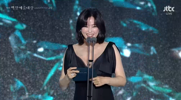 '둘째 임신' 이하늬, 통통해졌네..배 쓰다듬으며 "둘의 몸이라 무거워"