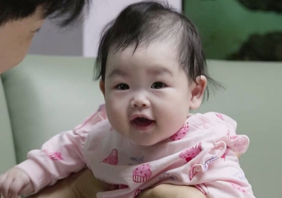 박수홍 딸 재이, 확신의 '아이돌 센터상'…카메라 향한 '완벽 시선처리'…