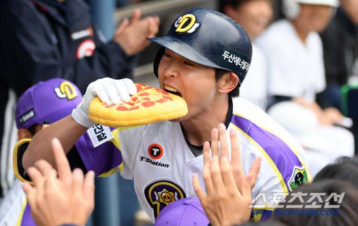 '단타→솔로포→2루타→볼넷→볼넷' 사이클링 히트 두고 기꺼이 볼넷 고른 17년차의 품격. 