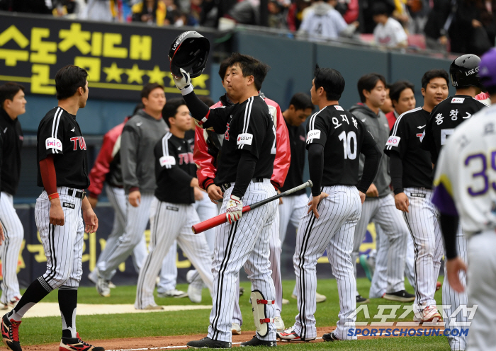 '18승4패→4승9패' LG와 '4승10패→18승3패' 한화. 정반대 행…