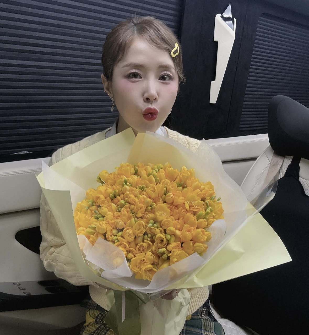 [SCin스타] "김종민 다음으로 좋은 소식?" 신지, 꽃다발 누구한테 …