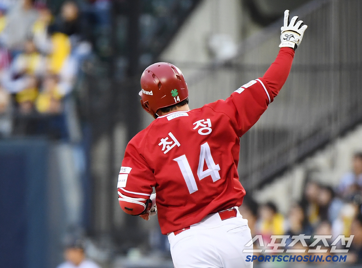 이승엽도 넘어선 최정, KBO 역대 최초 500홈런 역사 보인다