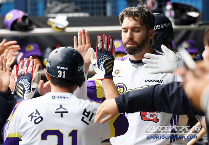 3연승 두산 암초! 복덩이 외인타자 무릎 통증.. 대타도 불가능 → "예…