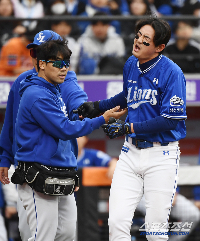 놀란 '괴물'이 타석까지 찾아왔다...팔꿈치 강타 구자욱, 팔꿈치 사구→…