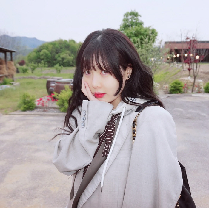 현아, ♥용준형이 선물한 900만원 명품백 들고 외출...풋풋한 7개월 …