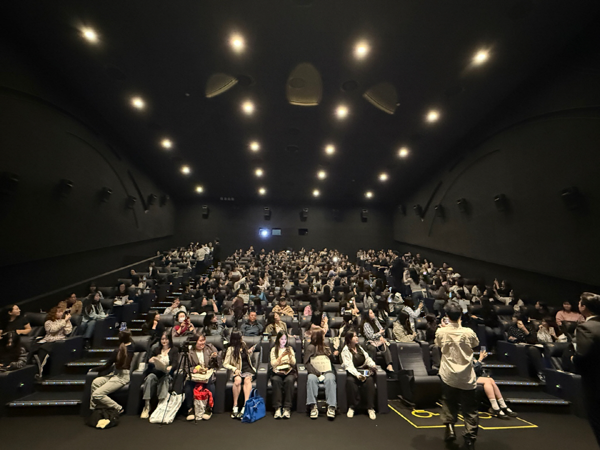 [SC이슈] "상영관 좀 늘려주세요"…'파과' 첫 주 74회 무대인사 꽉…