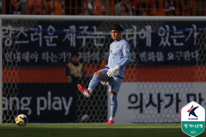 [K리그1 리뷰]'김동준 치명적 실책+이지호 3호골' 강원, 제주 적지서 3-0 대승…천적 재입증