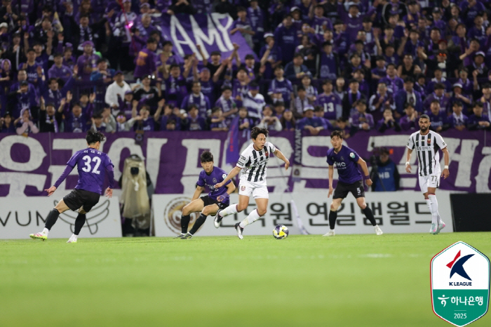 '마테우스 장군→문선민 멍군'...신경전만큼 뜨거웠던 '연고지 더비' 안…