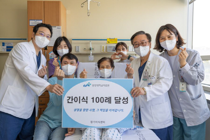 어버이날 앞두고 54세 아들이 75세 엄마에게 간이식 선물