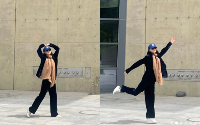이영애, 신비주의 버렸다더니..길 한복판서 팔다리 벌리고 손하트까지 '깨발랄'