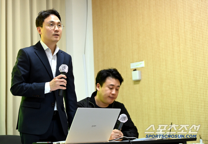 [포토] 가세연 주장에 반박 기자회견 갖는 유튜버 이진호