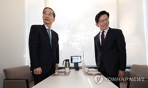 김문수·한덕수, 단일화 2차 담판…양자토론 성사 주목