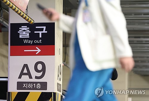 '5월 복귀 기회 사라질라'…사직 전공의들 잇따라 수요조사 나서