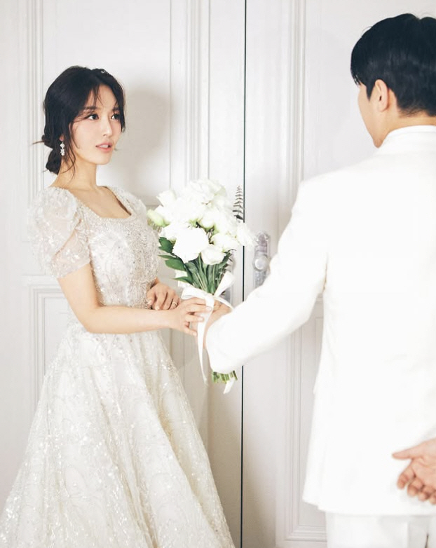 AOA 출신 찬미(도화), 6월 결혼…듬직한 예비신랑 공개 "다정하고 고…