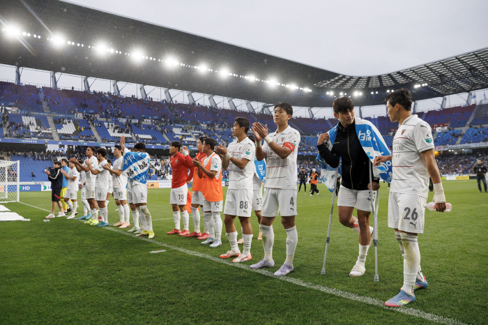 '흥미진진' 달아나려는 대전→추격하는 전북, '7골' 전진우→이정효 '애…