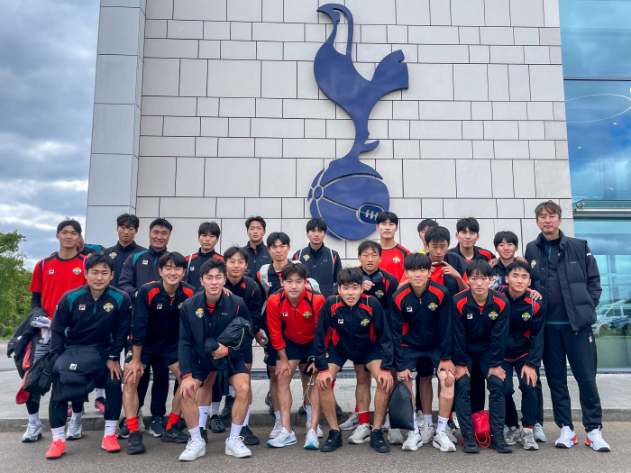'EPL 선배 클래스는 다르네' 양민혁이 쐈다!...강원FC U-18 신…