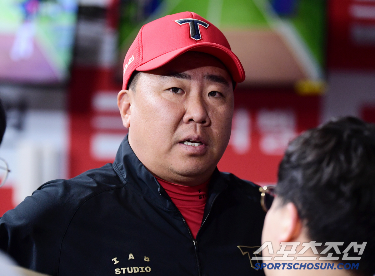우회전 차량에 황당 교통 사고, 감독 한숨 "윤영철이 빈자리 채운다"[인…