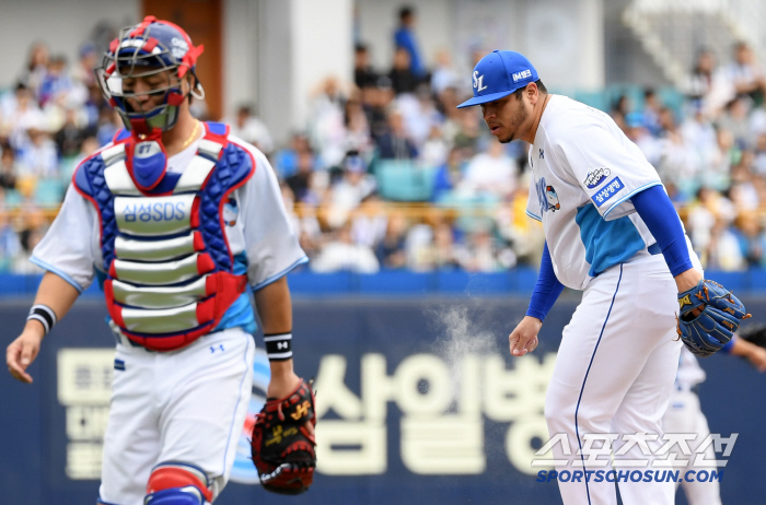 삼성 충격적인 7연패...믿었던 후라도 마저 흔들, 고개 떨군 에이스